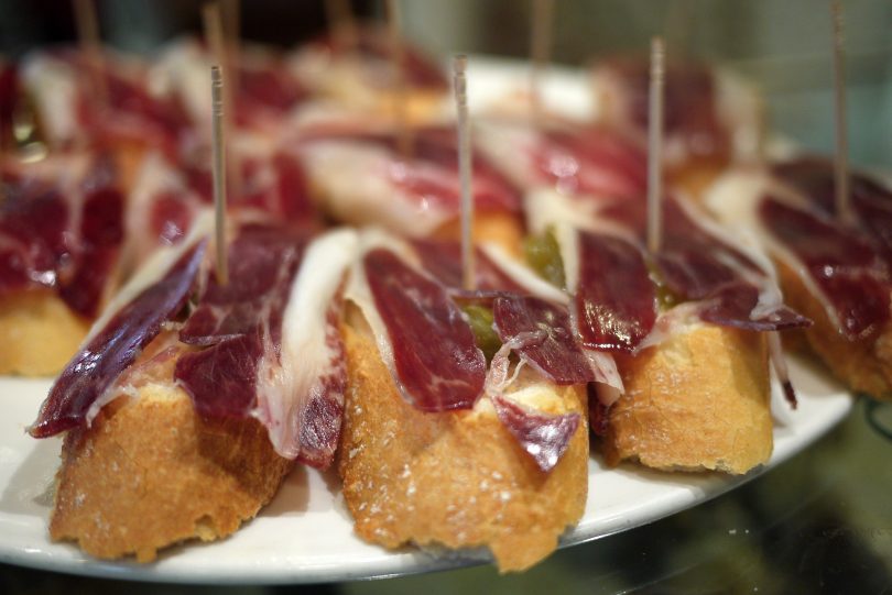 tapas met iberico ham