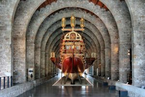 binnen in het maritiem museum in barcelona