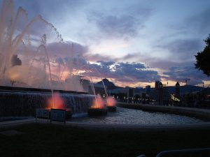 Font Mágica met roze licht bij schemering