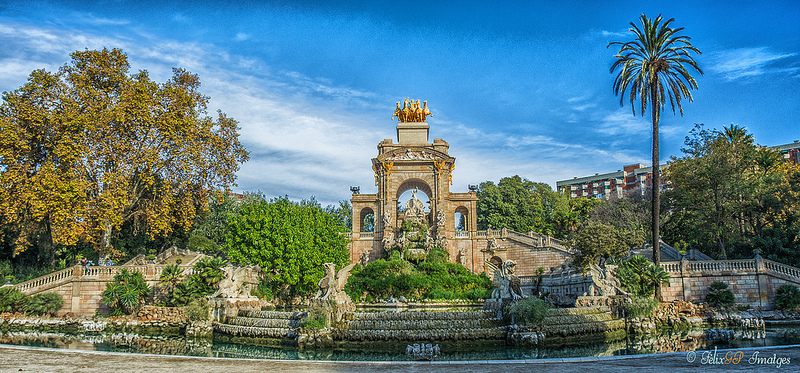 vijver met beelden in ciutadella park