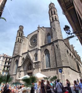 people on square looking at church santa maria del mar barcelona