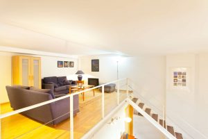 maisonnette met houten vloer lichte wanden