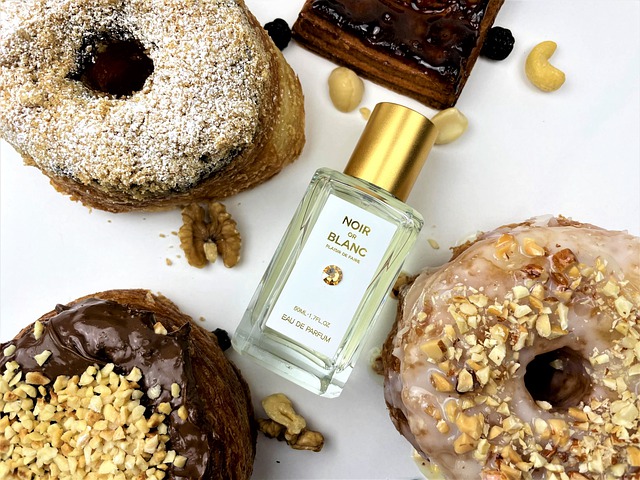 flesje parfum en donuts