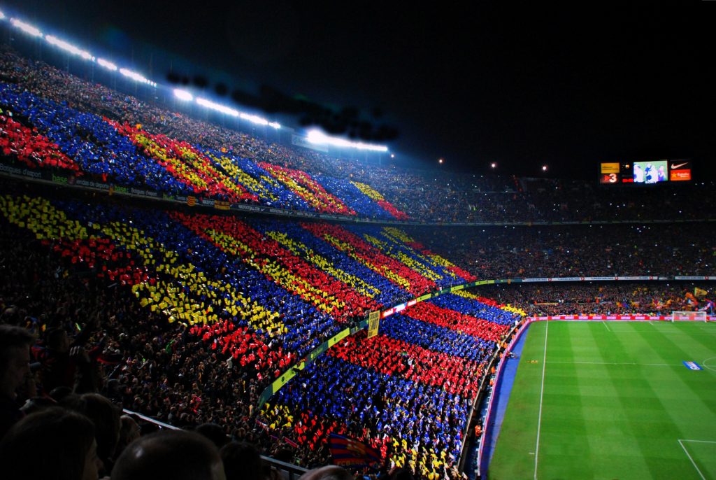 deel van camp nou aan de binnenkant met lichten aan