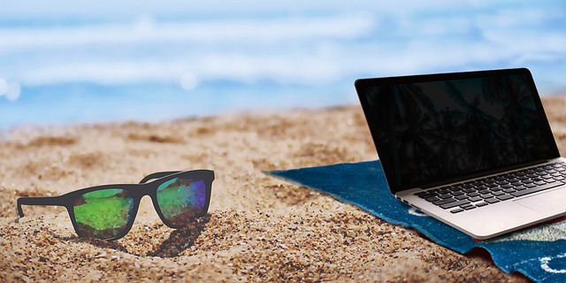 laptop op het strand