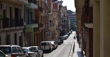 parkeren langs de kant vana de weg in barcelona