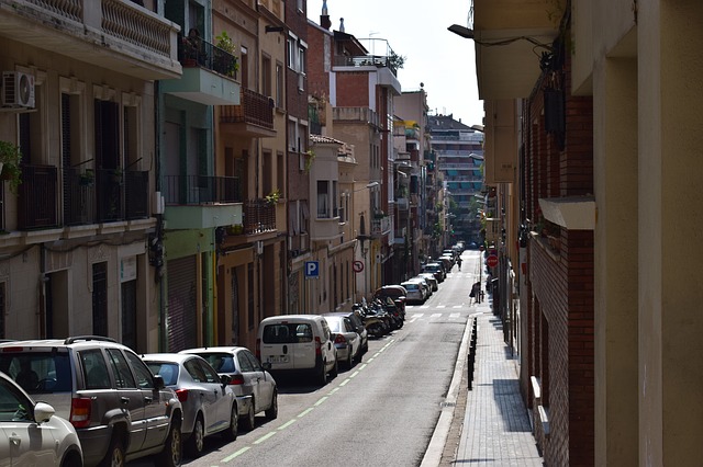 parkeren langs de kant vana de weg in barcelona