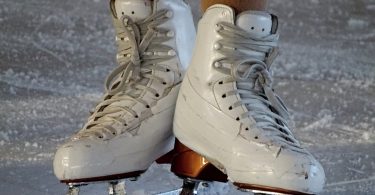 schaatsen op het ijs van dichtbij