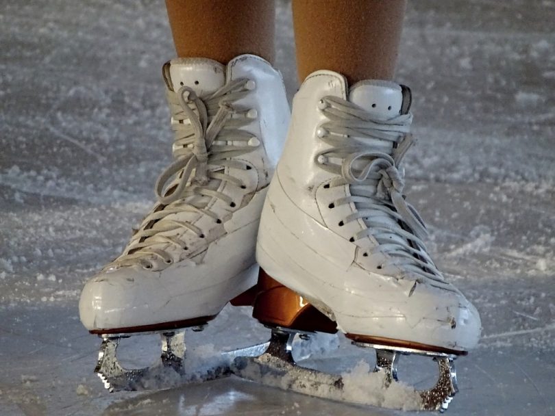 schaatsen op het ijs van dichtbij