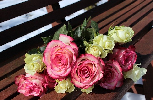 roze en witte rozen