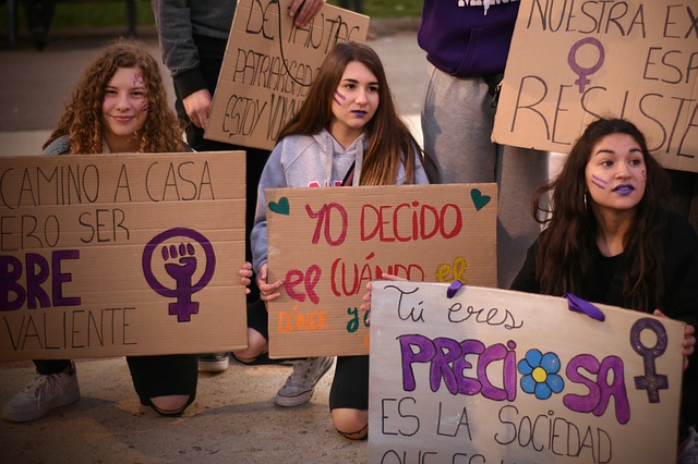 protest door jonge vrouwen