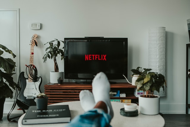 op de bank met netflix