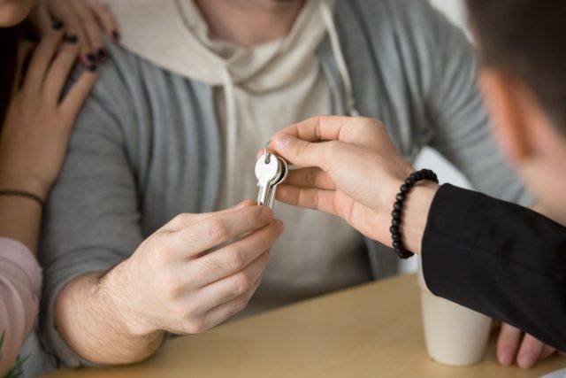 sleutel gaat van een naar ander