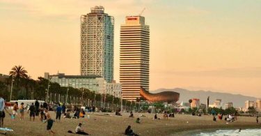 mapfre torens aan kust barcelona